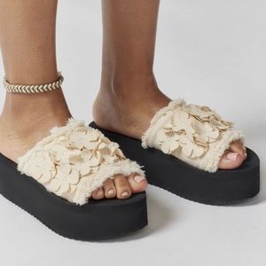 NWT Urban outfitters platform sandals